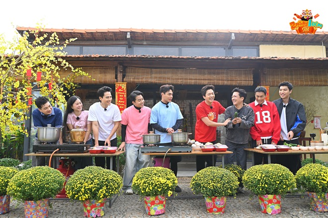 Táo Quân phiên bản 2 Ngày 1 Đêm Tết: Cris Phan hóa Táo Bà tự tin "ke đầu"- Ảnh 11.