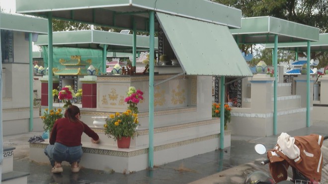 Giữ gìn nét đẹp phong tục tảo mộ ngày giáp Tết- Ảnh 7. Giữ gìn nét đẹp phong tục tảo mộ ngày giáp Tết- Ảnh 7.