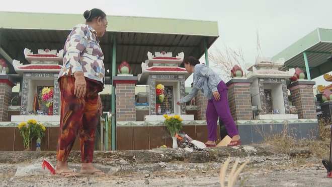 Giữ gìn nét đẹp phong tục tảo mộ ngày giáp Tết- Ảnh 1. Giữ gìn nét đẹp phong tục tảo mộ ngày giáp Tết- Ảnh 1.