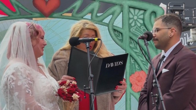 Mỹ: Không khí tình yêu tràn ngập Quảng trường Thời đại- Ảnh 3.