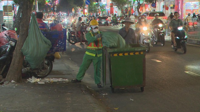 Phía sau những con đường sạch bóng ngày mùng 1 Tết - Ảnh 6.