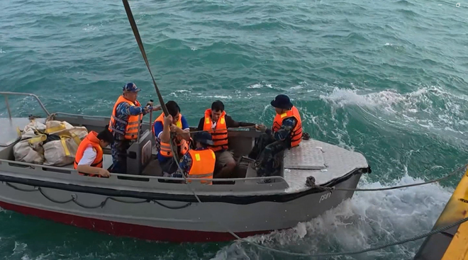 Xuân về trên Nhà giàn DK1/10 - Ảnh 1.