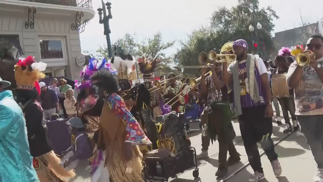 Cuộc diễu hành rực rõ màu sắc Mardi Gras ở New. Orleans, Mỹ - Ảnh 3.