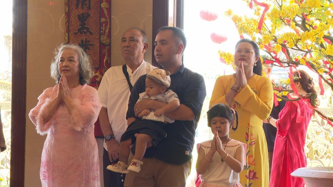 Lễ chùa đầu năm - Gieo tâm an giữa mùa xuân mới - Ảnh 3.