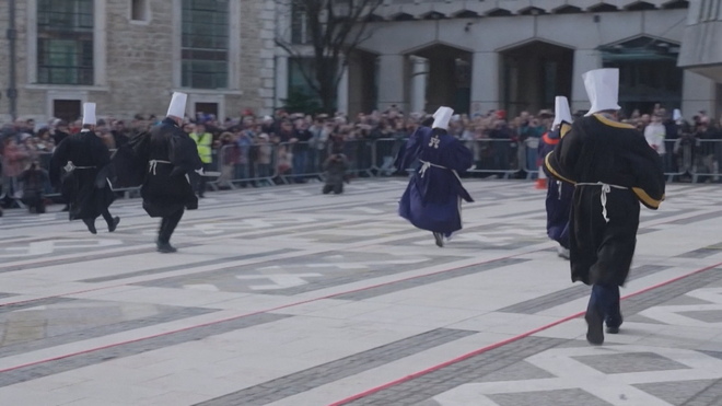 Anh: Vui nhộn cuộc thi lật bánh pancake - Ảnh 4.