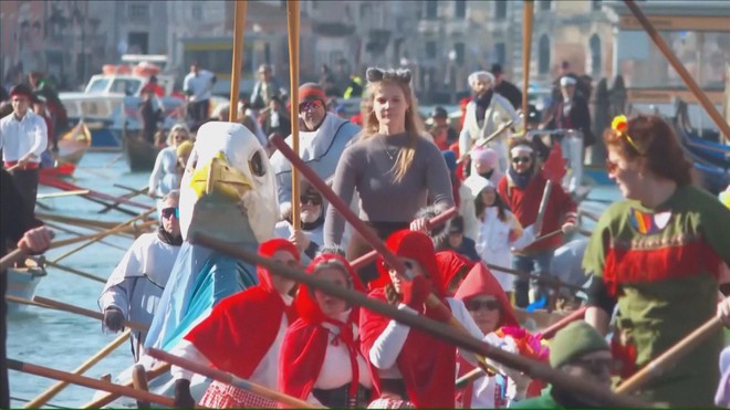 Italia mở màn lễ hội hóa trang Carnaval Venice - Ảnh 1.