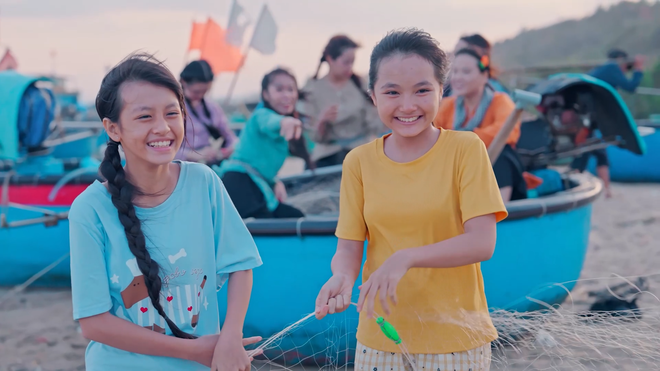 HTV hợp tác cùng Đài truyền hình sản xuất format Chị đẹp rẽ sóng ra mắt 2 MV Ca nhạc đón năm mới.- Ảnh 5. HTV hợp tác cùng Đài truyền hình sản xuất format Chị đẹp rẽ sóng ra mắt 2 MV Ca nhạc đón năm mới.- Ảnh 5.