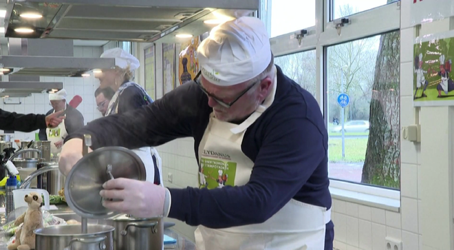 Giải vô địch thế giới nấu súp đậu tại Hà Lan - Ảnh 2.