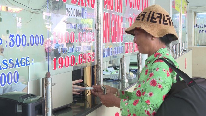 Mùng 6: Dòng người nô nức trở lại TP. Hồ Chí Minh- Ảnh 2.