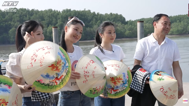 Ký sự "Gởi chút nắng vàng" - Ảnh 1.