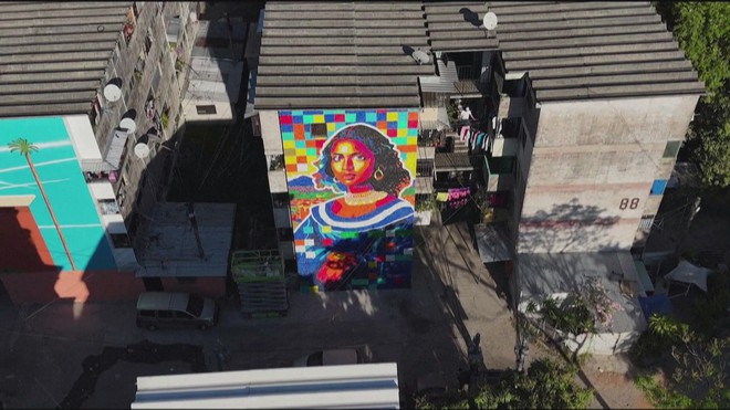 Venezuela: Tái chế hàng ngàn nắp chai nhựa để vẽ tranh - Ảnh 2.