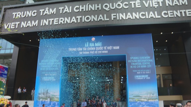 Trung tâm tài chính quốc tế: "Hạ tầng mềm" đột phá tăng trưởng hai con số - Ảnh 1.
