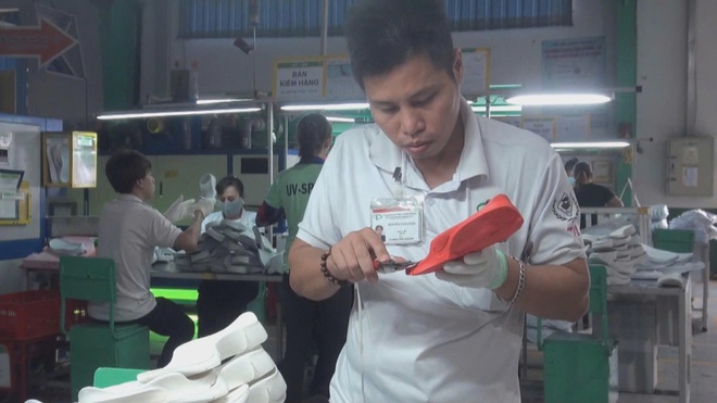 60 Giây ngày 24/2/2026 | Giao thông cửa ngõ TP. Hồ Chí Minh tăng cao ngày cuối kỳ nghỉ Tết - Ảnh 2.