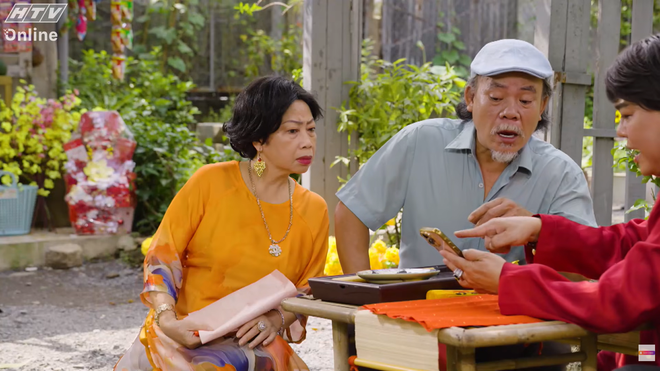 Lẹ không trễ tàu: Xung đột giữa tiền mặt và mã QR - Ảnh 1.