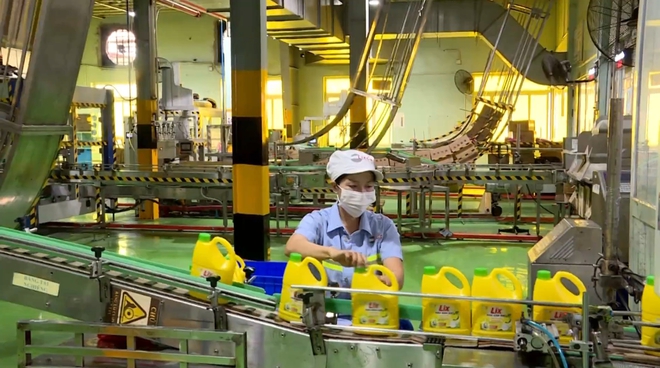 Người lao động trở lại làm việc sau kỳ nghỉ Tết Nguyên đán Bính Ngọ 2026 - Ảnh 2.