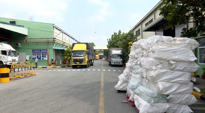 Người lao động trở lại làm việc sau kỳ nghỉ Tết Nguyên đán Bính Ngọ 2026 - Ảnh 1.