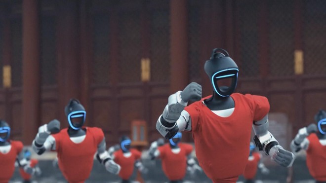 Trung Quốc: 50 robot hình người biểu diễn võ thuật - Ảnh 1.