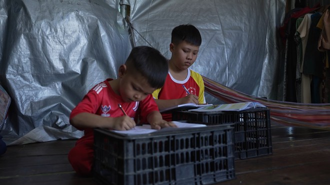 Mái ấm gia đình Việt: Chuyện em Vinh - cậu học trò đi bộ gần 9km đến trường - Ảnh 8.