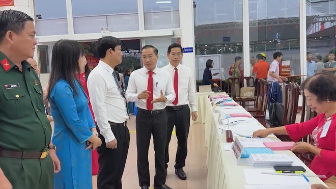 Thời sự HTV ngày 26/2/2026 | Đồng chí Võ Văn Minh dự khai mạc bầu cử sớm tại Khu vực bỏ phiếu số 7, phường Tam Thắng - Ảnh 1.