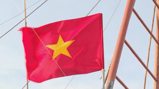 Khí thế ra khơi ngày đầu năm: Khi niềm tin hòa cùng sắc cờ đỏ sao vàng - Ảnh 4.