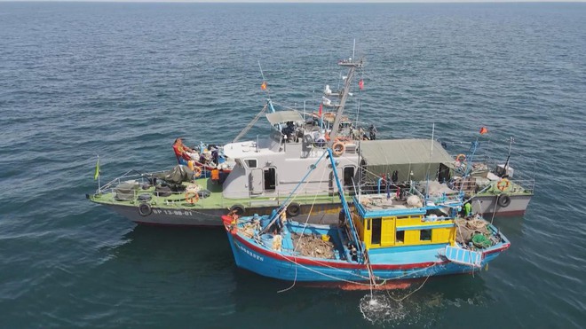 Khí thế ra khơi ngày đầu năm: Khi niềm tin hòa cùng sắc cờ đỏ sao vàng - Ảnh 8.