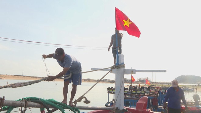 Khí thế ra khơi ngày đầu năm: Khi niềm tin hòa cùng sắc cờ đỏ sao vàng - Ảnh 6.