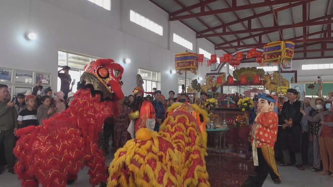 60 Giây ngày 26/2/2026 | TP. Hồ Chí Minh: Ngày vía Thần Tài, cá lóc nướng thơm lừng đường Tân Kỳ Tân Quý- Ảnh 5.