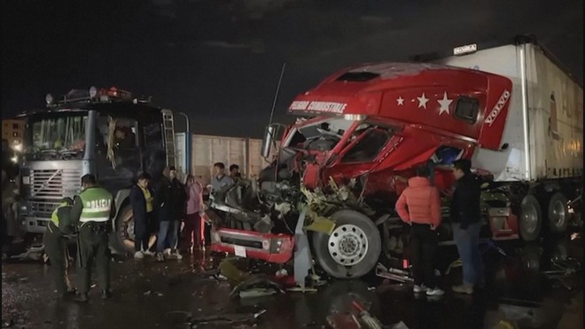 Bolivia: Tai nạn máy bay, nhiều người thương vong - Ảnh 4.