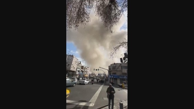 Mỹ, Israel thông báo mở chiến dịch tập kích Iran - Ảnh 3.