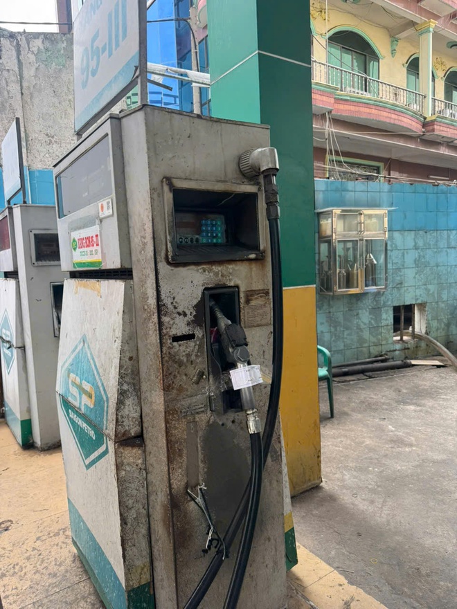 Công an TPHCM triệt phá đường dây sản xuất, buôn bán xăng Ron95 giả - Ảnh 2.