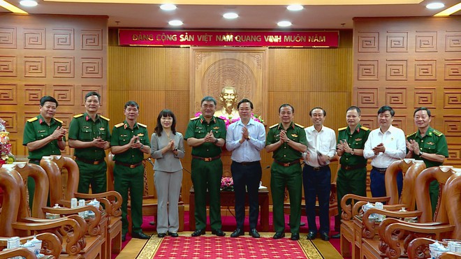 Lãnh đạo TP. Hồ Chí Minh tiếp đoàn Quân khu 7 thăm, chúc Tết Xuân Bính Ngọ - Ảnh 3.