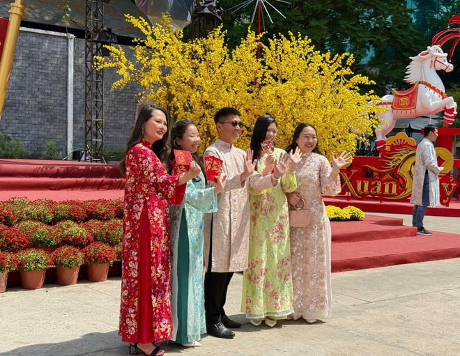 NewZround: Giới trẻ TP. Hồ Chí Minh chi bao nhiêu cho những bộ ảnh Tết?- Ảnh 6.