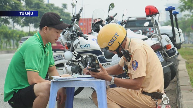 60 Giây ngày 3/2/2026 | TP. Hồ Chí Minh: Triệt phá đường dây sản xuất, buôn bán xăng RON95 giả - Ảnh 2.