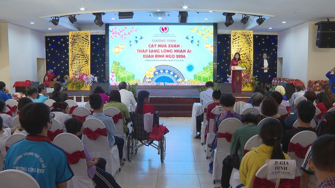 Cây Mùa Xuân - "Thắp sáng lòng nhân ái" lần thứ 25: Trao tặng 2.000 phần quà Tết  - Ảnh 1.