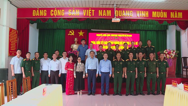 Lãnh đạo TP. Hồ Chí Minh thăm và chúc Tết các đơn vị, cá nhân tiêu biểu Xuân Bính Ngọ 2026 - Ảnh 6.