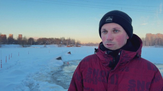 Trào lưu "nổi trên băng" lan đến thủ đô nước Nga - Ảnh 5.