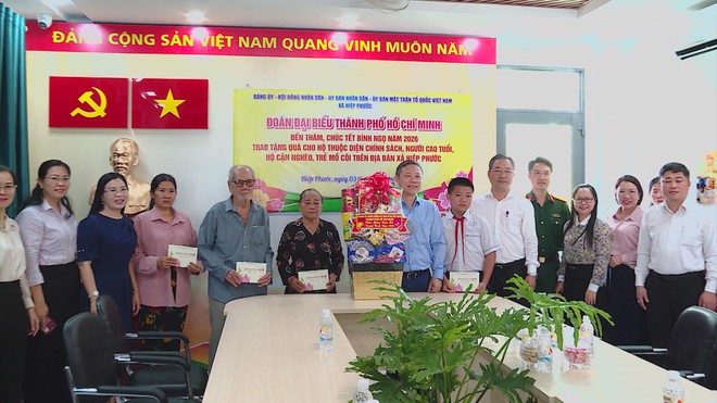 Lãnh đạo TP. Hồ Chí Minh thăm và chúc Tết các đơn vị, cá nhân tiêu biểu Xuân Bính Ngọ 2026 - Ảnh 5.