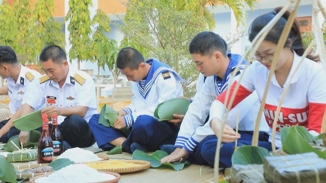 Tết sớm ở Lữ đoàn 957, Vùng 4 Hải quân: Thắt chặt tình quân dân - Ảnh 1.