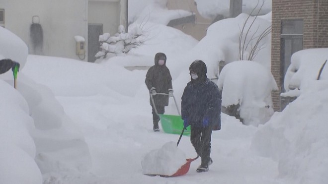 Nhật Bản: Tuyết rơi dày, hàng chục người thiệt mạng - Ảnh 2.