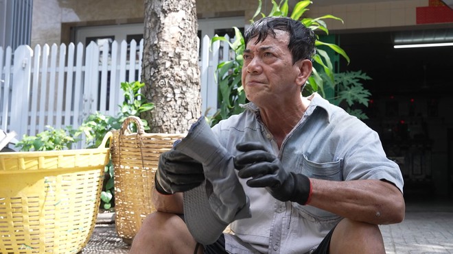 Chuyện bé Huỳnh Yến mồ côi mẹ, cha ngoài 60 tuổi bốc vác nuôi hai con - Ảnh 2.