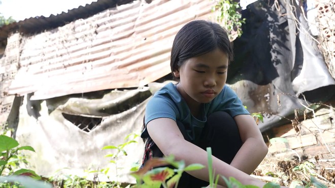 Lâm Bảo Ngọc giúp hai chị em mồ côi về quê thăm mộ mẹ - Mái ấm gia đình Việt- Ảnh 2.