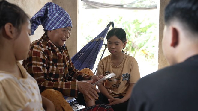 Ý Như: Con mong sớm kiếm tiền để gia đình không phải chạy ăn từng bữa - Ảnh 11.