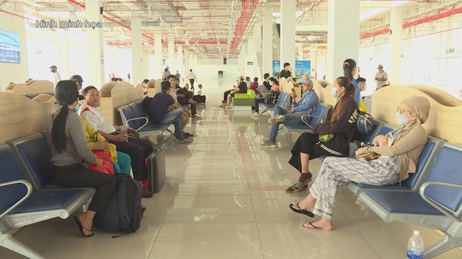 TP. Hồ Chí Minh: Vé xe, tàu “nóng” dịp cao điểm Tết Bính Ngọ 2026- Ảnh 2.