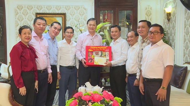 Lãnh đạo TP. Hồ Chí Minh thăm, chúc Tết các đồng chí nguyên lãnh đạo Thành phố dịp Xuân Bính Ngọ - Ảnh 3.