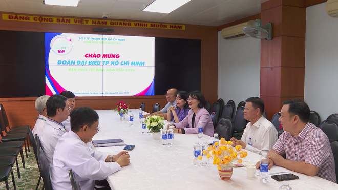 Phó Chủ tịch UBND Thành phố chúc Tết và động viên đội ngũ y bác sĩ, chiến sĩ - Ảnh 3.