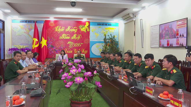 Phó Chủ tịch UBND Thành phố chúc Tết và động viên đội ngũ y bác sĩ, chiến sĩ - Ảnh 4.