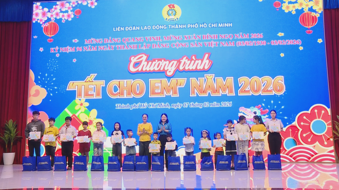 Lan tỏa yêu thương từ 100 phần quà Tết dành cho con em công nhân lao động - Ảnh 2.