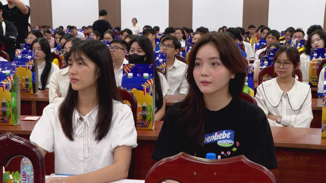 700 phần quà Tết gửi gắm hơi ấm gia đình đến sinh viên học tập tại TP. Hồ Chí Minh - Ảnh 4.