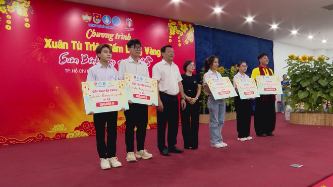 700 phần quà Tết gửi gắm hơi ấm gia đình đến sinh viên học tập tại TP. Hồ Chí Minh - Ảnh 6.