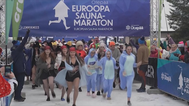 Estonia: Hóa trang thi chạy marathon xông hơi- Ảnh 1.